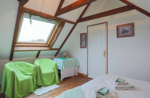 Kerien Lit Et Petit-Déjeuner | Casa de huéspedes 'Chambre Verte' con terraza privada, jardín privado y Wi-Fi