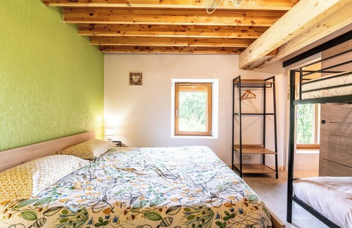 Moye Maison | Maison d'hôtes 'Chambre Verte' avec vue sur les montagnes, terrasse privée et jardin partagé