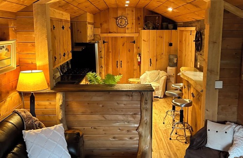 Nottawa Cottage | Guest house close to Blue Mountain, Wasaga Beach and Collingwood!