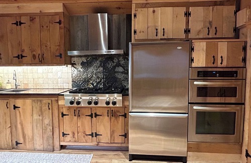 Nottawa Cottage | Guest house close to Blue Mountain, Wasaga Beach and Collingwood!