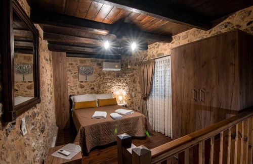 Galipe Maison | Guest House 'Hercules Guesthouse Axiri' with Mountain View, Wi-Fi and Air Conditioning