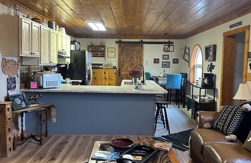 Simms Maison | Guest house in montana ranch