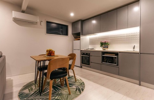 Waiheke Island Maison | Guest House on Queens
