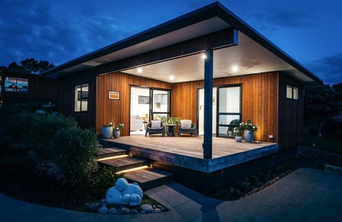 Waiheke Island Maison | Guest House on Queens