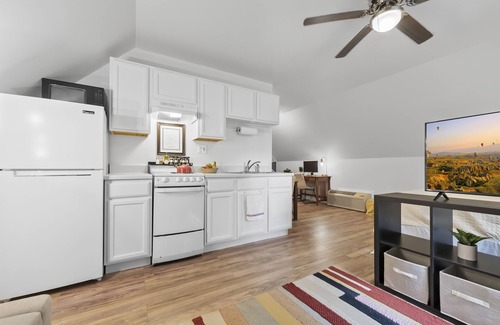 Austell Appartement | Guest House Studio + Bonus Space - 30Days+ Ok! King Bed, Fast Wi-fi, Quiet Area!