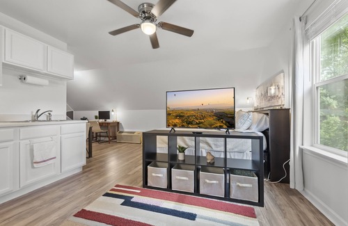 Austell Appartement | Guest House Studio + Bonus Space - 30Days+ Ok! King Bed, Fast Wi-fi, Quiet Area!