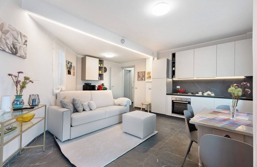 Belgirate Appartement | Maison d'hôtes "Sunset On The Lake" avec vue sur le lac, terrasse privée et Wi-Fi