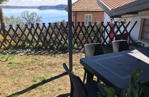 Belgirate Appartement | Maison d'hôtes "Sunset On The Lake" avec vue sur le lac, terrasse privée et Wi-Fi
