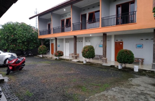 Pelabuhan Ratu Maison | Guest house Villa losso