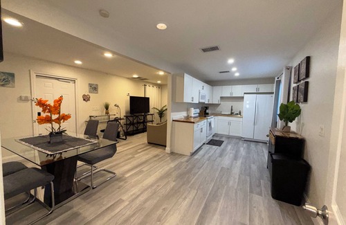 Mangonia Park Maison | Guest house West Palm Beach 2br/1.5 bath