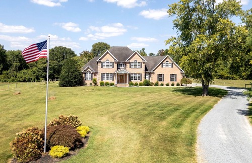 Sudlersville Maison | Guest Lodge | Private Pool | Outdoor Dining | Game Room