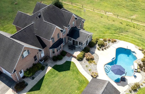 Sudlersville Maison | Guest Lodge | Private Pool | Outdoor Dining | Game Room