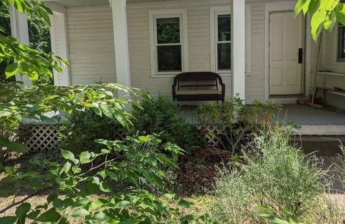 Middletown Maison | Guest pavilion in 1814 Historic Home in Middletown