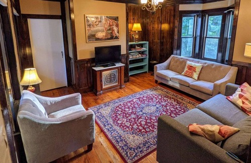 Middletown Maison | Guest pavilion in 1814 Historic Home in Middletown