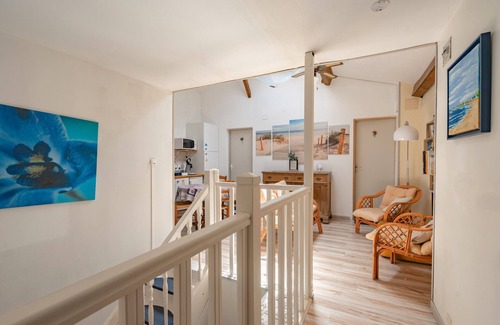 Marennes Lit Et Petit-Déjeuner | Guest Room 'Coup De Cœur' with Shared Terrace, Private Garden, and Wi-Fi