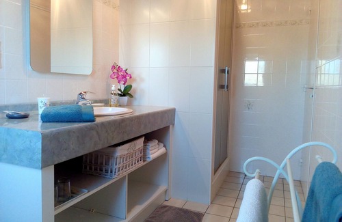 Mahalon Maison | Guest Room 1 with Shared Terrace, Shared Garden and Wi-Fi