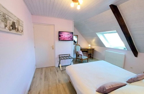 Mahalon Maison | Guest Room 1 with Shared Terrace, Shared Garden and Wi-Fi