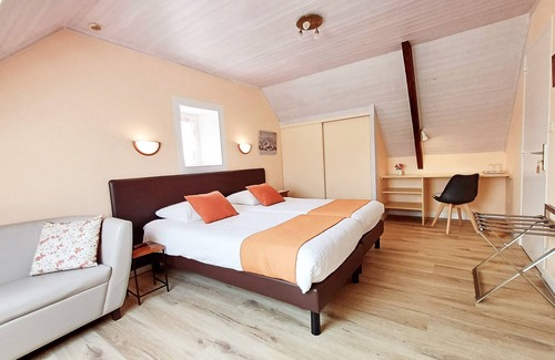 Mahalon Lit Et Petit-Déjeuner | Guest Room 2 at Kerantum with Shared Terrace, Shared Garden and Wi-Fi
