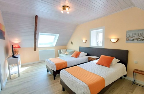 Mahalon Lit Et Petit-Déjeuner | Guest Room 2 at Kerantum with Shared Terrace, Shared Garden and Wi-Fi