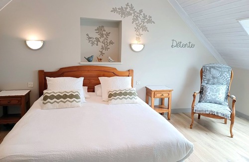 Mahalon Lit Et Petit-Déjeuner | Guest Room 3 of Kerantum with Shared Terrace, Shared Garden, and Wi-Fi