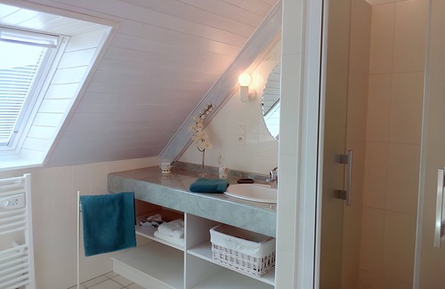 Mahalon Lit Et Petit-Déjeuner | Guest Room 3 of Kerantum with Shared Terrace, Shared Garden, and Wi-Fi
