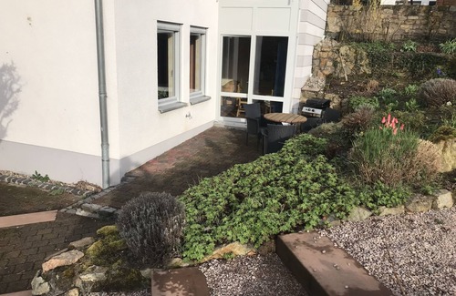 Auerbach Maison | Chambre d'hôtes, une petite chambre d'hôtes avec sa propre salle de bain dans le couloir