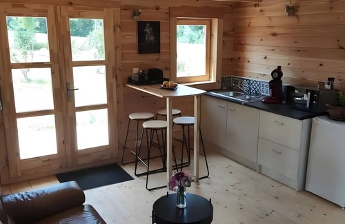 Varen Chalet De Ski | Chambre d'hôte 'Au Chant Des Oiseaux - Rouge Gorge -' à Varen, Pizza au feu de bois et Wi-Fi
