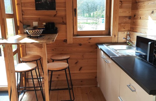 Varen Chalet De Ski | Chambre d'hôte 'Au Chant Des Oiseaux - Rouge Gorge -' à Varen, Pizza au feu de bois et Wi-Fi