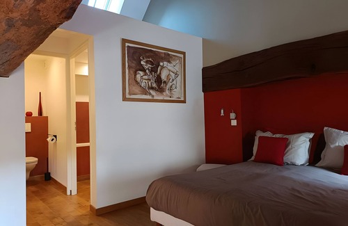 Beaumont-sur-Grosne Lit Et Petit-Déjeuner | Guest Room 'Carmin' with Shared Pool, Shared Terrace and Wi-Fi