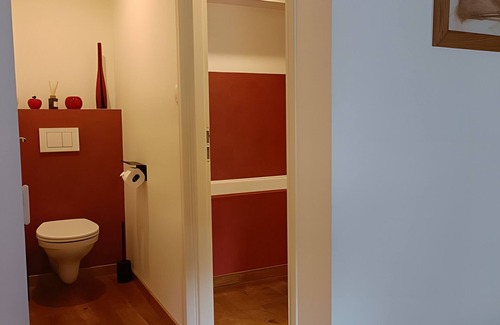 Beaumont-sur-Grosne Lit Et Petit-Déjeuner | Guest Room 'Carmin' with Shared Pool, Shared Terrace and Wi-Fi