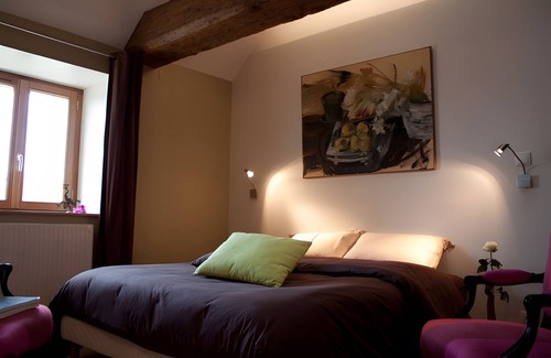 Beaumont-sur-Grosne Lit Et Petit-Déjeuner | Guest Room "Chambre Chocolat" with Shared Pool, Shared Terrace and Wi-Fi