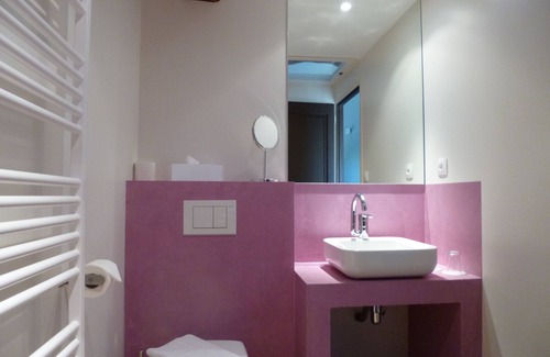 Beaumont-sur-Grosne Lit Et Petit-Déjeuner | Guest Room "Chambre Chocolat" with Shared Pool, Shared Terrace and Wi-Fi