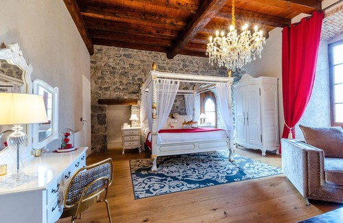 Cruet Lit Et Petit-Déjeuner | Guest Room - Château de la Rive - 2 Persons