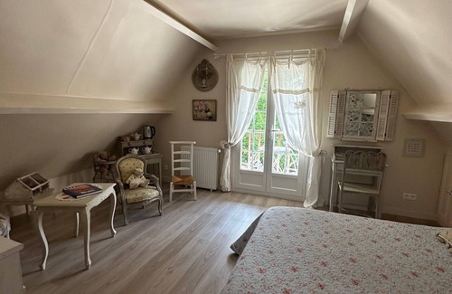 Suzay Lit Et Petit-Déjeuner | Chambre d'hôtes 'English Garden' avec piscine, petit déjeuner, jardin partagé et Wi-Fi