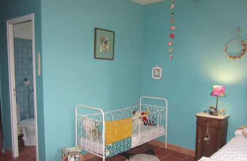 Mouzieys-Panens Lit Et Petit-Déjeuner | Guest Room 'La Grange Aux Livres' with Shared Garden and Wi-Fi