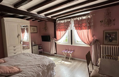 Suzay Lit Et Petit-Déjeuner | Chambre d'hôtes 'Marquise De Pompadour' avec piscine, petit déjeuner jardin partagé et Wi-Fi