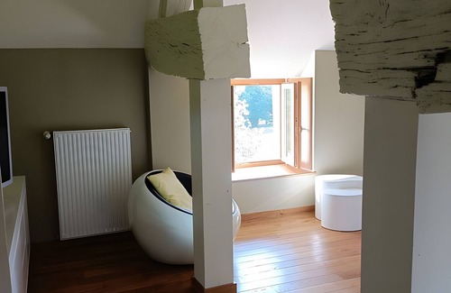 Beaumont-sur-Grosne Lit Et Petit-Déjeuner | Guest Room 'Tilleul' with Shared Pool, Shared Terrace and Wi-Fi