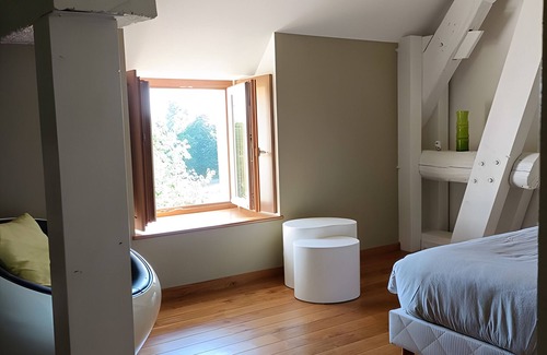 Beaumont-sur-Grosne Lit Et Petit-Déjeuner | Guest Room 'Tilleul' with Shared Pool, Shared Terrace and Wi-Fi
