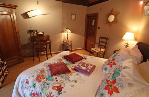 Aydoilles Lit Et Petit-Déjeuner | Chambre d'hôtes avec salle d'eau privée dans un Prieuré historique