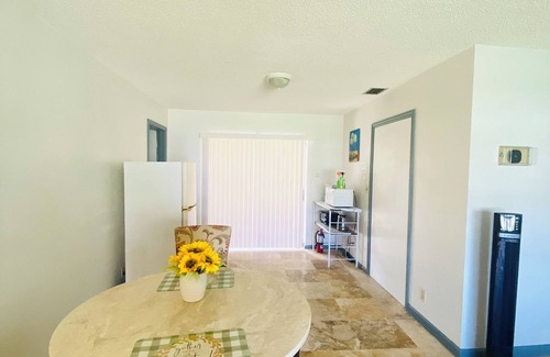 Boca Raton Maison | Guest Suite East Boca! Near Beach & Restaurants! Near FAU! Close to I-95!