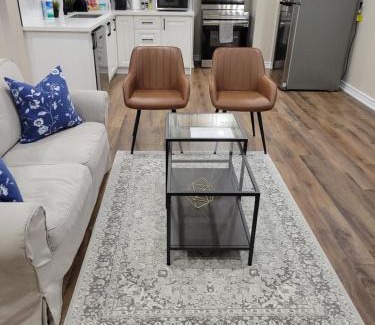 Whitby Appartement | Guest Suite in Whitby