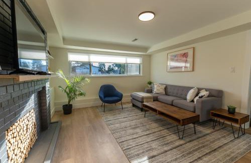Port Coquitlam Maison | Guest Suite steps away from parks, trails & transit.