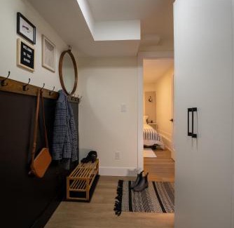 Port Coquitlam Maison | Guest Suite steps away from parks, trails & transit.
