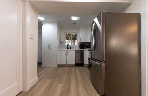 Port Coquitlam Maison | Guest Suite steps away from parks, trails & transit.