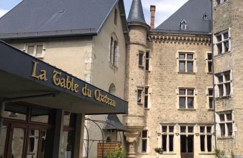 Saint-Geoire-en-Valdaine Maison | Maison d'hôtes 'Chambre 4 - La Suite Rouge' avec terrasse et jardin partagés