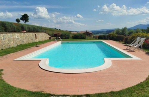 Castiglione del Lago Appartement | GuestHost - Il Glicine, apt with garden and pool