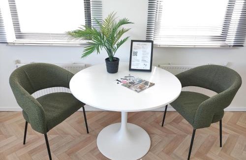 Nessersluis Maison | Guesthouse at the Amstel river with 2BR 2BA and garden