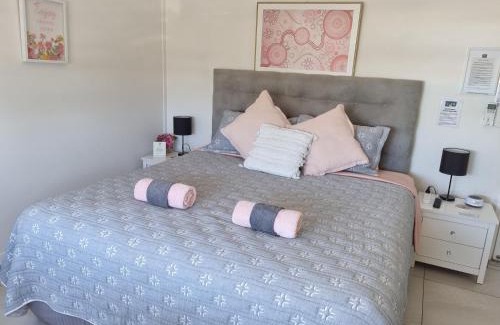 Caloundra Maison | GUESTHOUSE on REGENT Bed & Breakfast