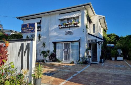 Caloundra Maison | GUESTHOUSE on REGENT Bed & Breakfast