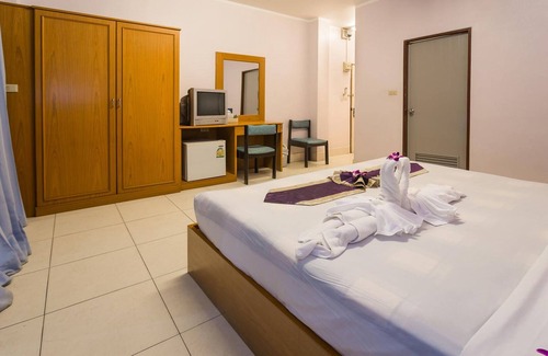 Nanai Road Maison | Guesthouse & Restaurant Belvedere - Chambre Triple Centrale avec Climatisation près de la plage